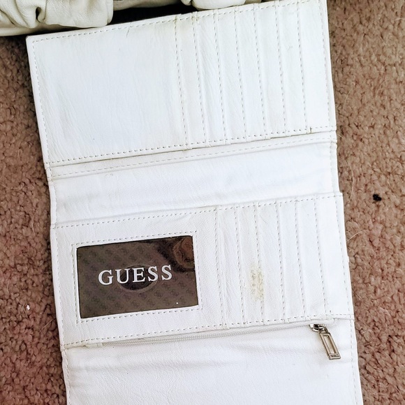 Guess Wallet - Picture 4 of 8